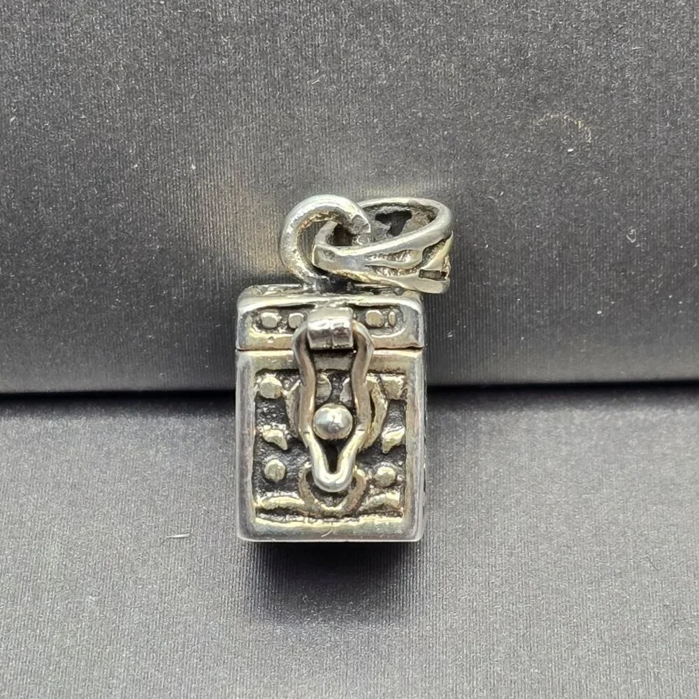 VTG 925 Sterling Silver 3D Prayer Box Pendant .75" Repoussé Design Signed DHS - Picture 2 of 12